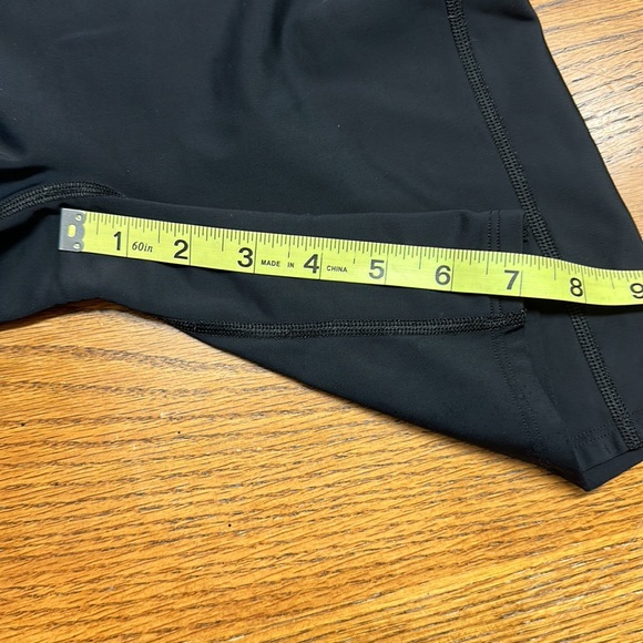 Under Armour spandex shorts, size medium - Picture 3 of 5